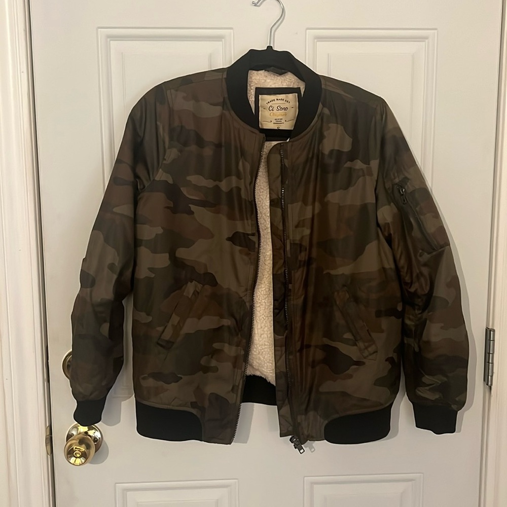 Camo bomber jacket. Perfect for fall.